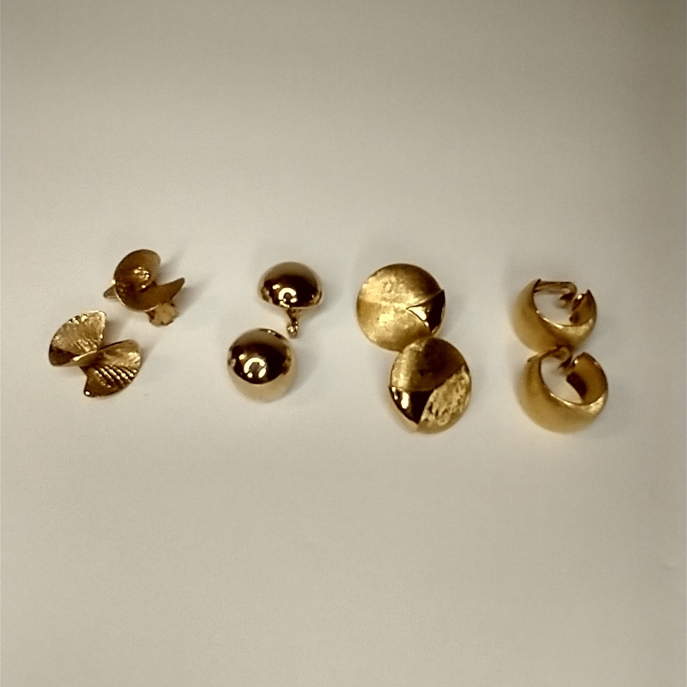 Gold clip on earrings MCM vintage 4 pairs